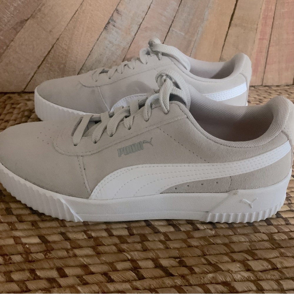 Puma Carina suede women’s size 8